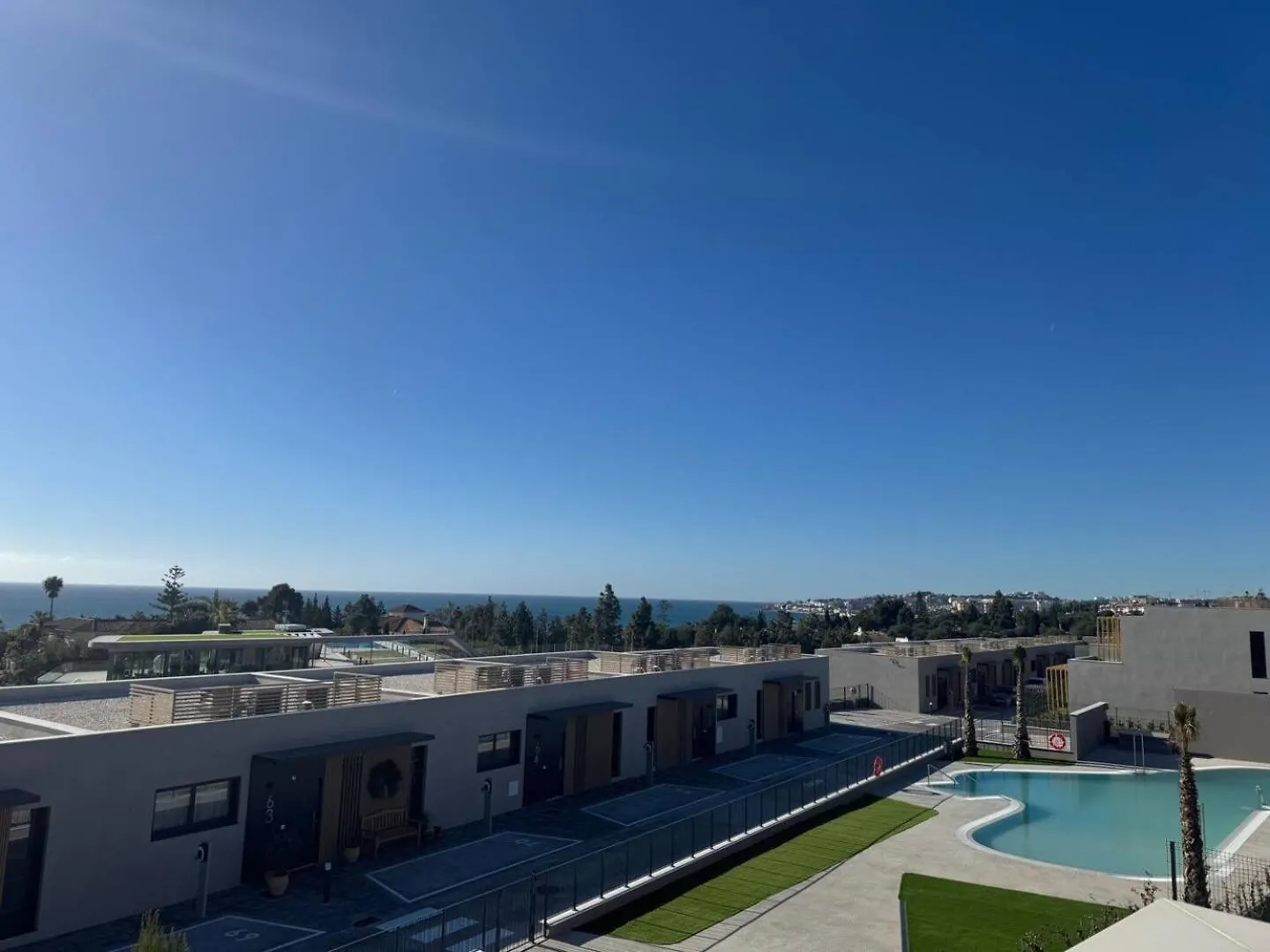 Spacious Beach House In Malaga-Cala De Mijas, Amazing See View, 3 Bedroom, Garden & Common Pool Feriehus