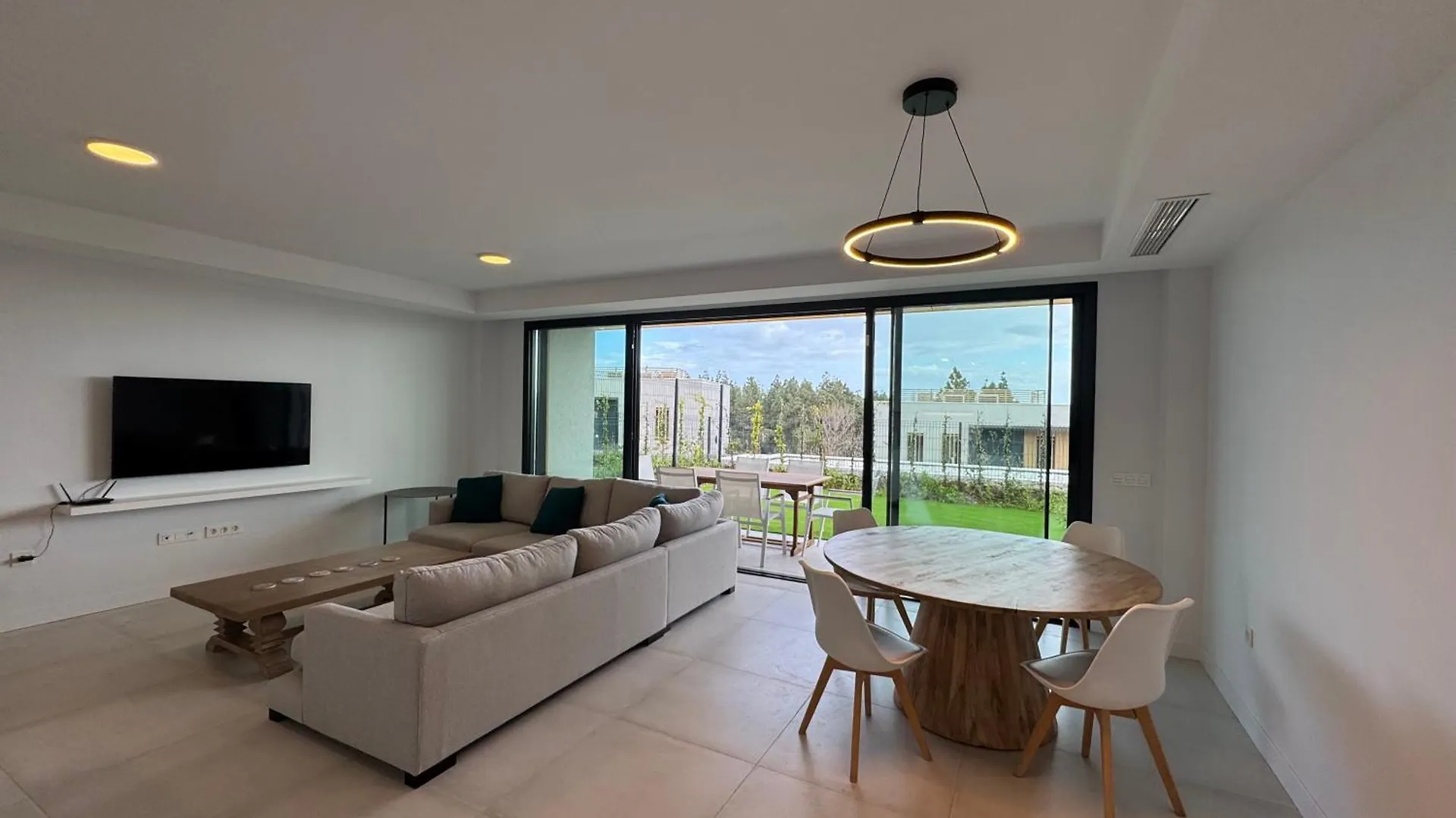 Spacious Beach House In Malaga-Cala De Mijas, Amazing See View, 3 Bedroom, Garden & Common Pool 0*, 马拉加 西班牙
