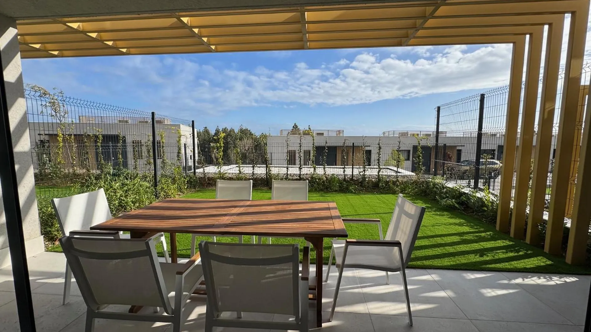 Spacious Beach House In Malaga-Cala De Mijas, Amazing See View, 3 Bedroom, Garden & Common Pool 西班牙