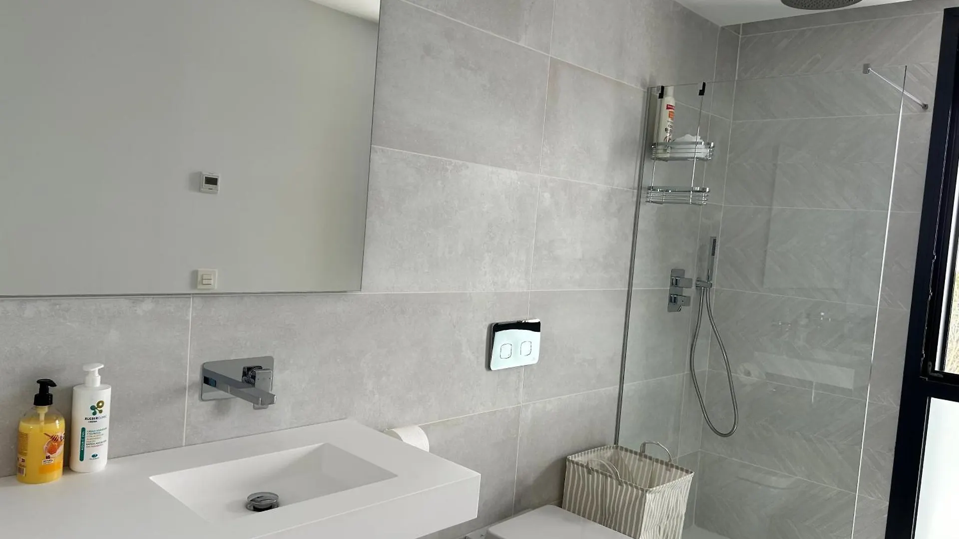 Spacious Beach House In Malaga-Cala De Mijas, Amazing See View, 3 Bedroom, Garden & Common Pool Spagna